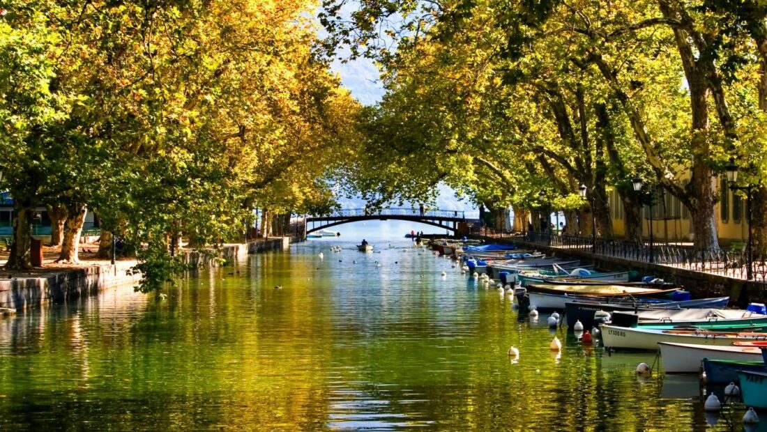 Quels sont les secrets d'un séjour réussi et économique à Annecy ?