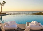 Hôtel de thalassothérapie face à l'océan en Bretagne avec bassin d'eau de mer chauffée